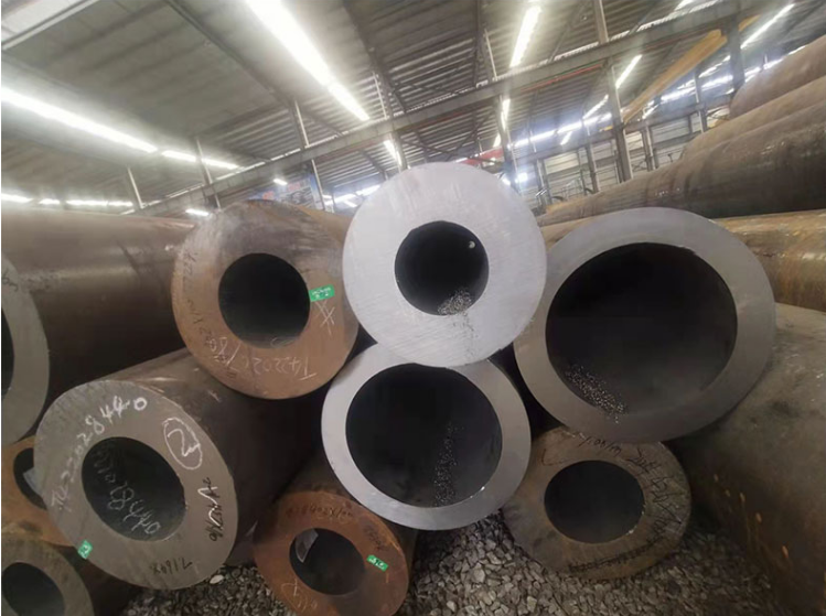 12Cr1MoG合金管 高压合金钢管 耐高温无缝钢管 农业灌溉水管 机械工业