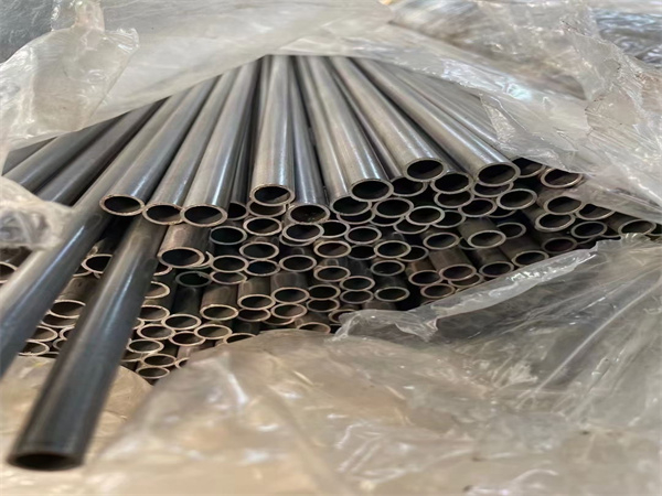 厂家批发13CrMo4-5无缝钢管 硬度高 切口整齐合金管